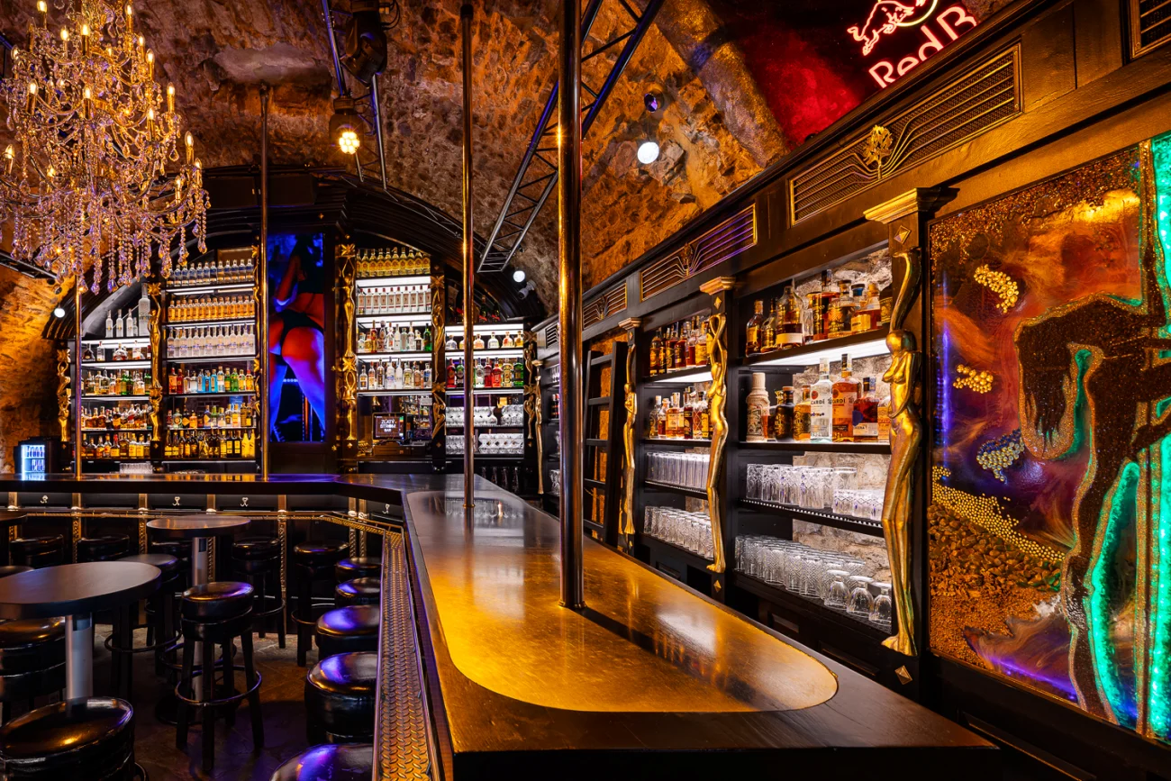 Interiér Pole Baru, Zlatý Strom bar & Club, Praha